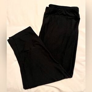 Terra & Sky | Women's Capri Leggings | Black | Size 14 (0X)